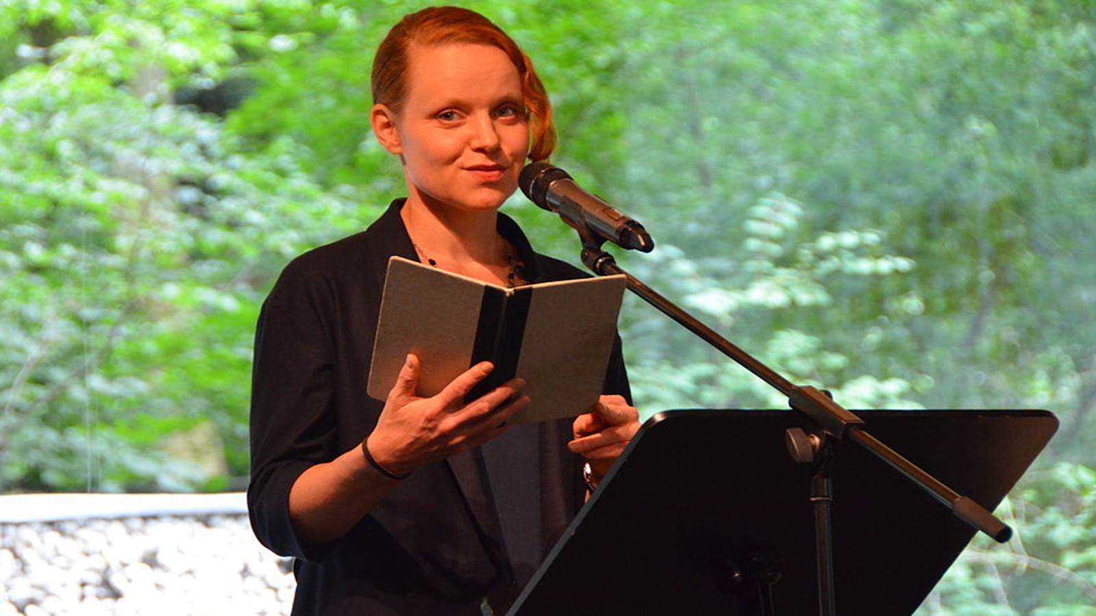 Vuoden 2019 Kirjallisuuden valtionpalkinnon toinen saaja Cia Rinne. 