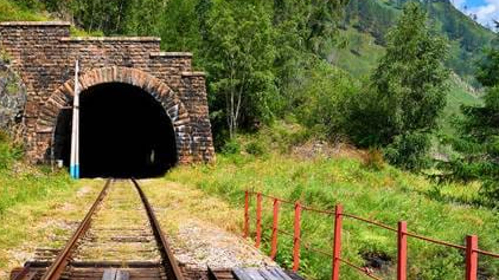 Kuvassa on Siperian radan tunneli lähellä Irkutskia ja Baikalia. 