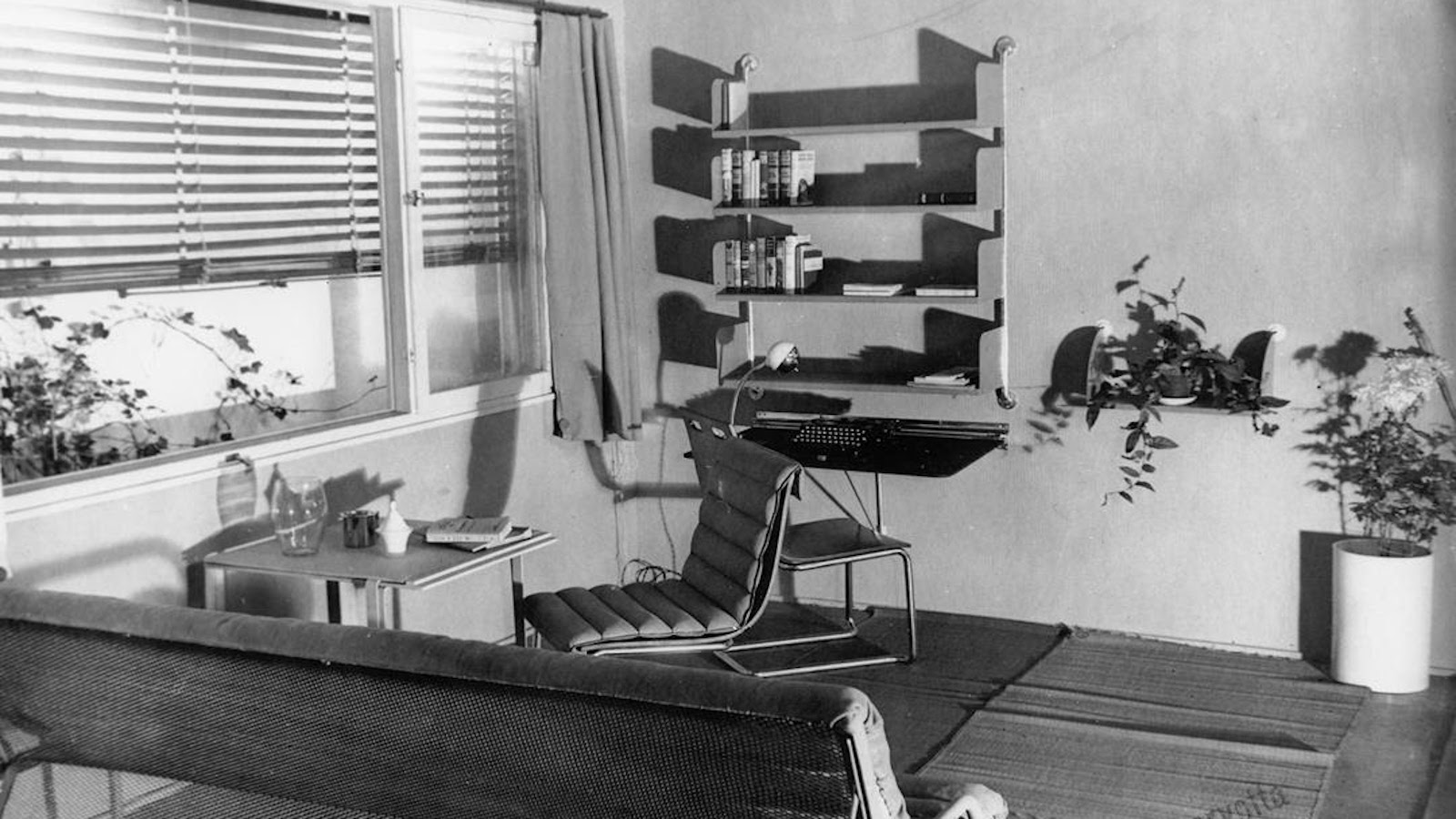 Aino ja Alvar Aallon suunnittelema olohuone Pienasuntonäyttelyssä Helsingin Messuhallissa vuonna 1930.