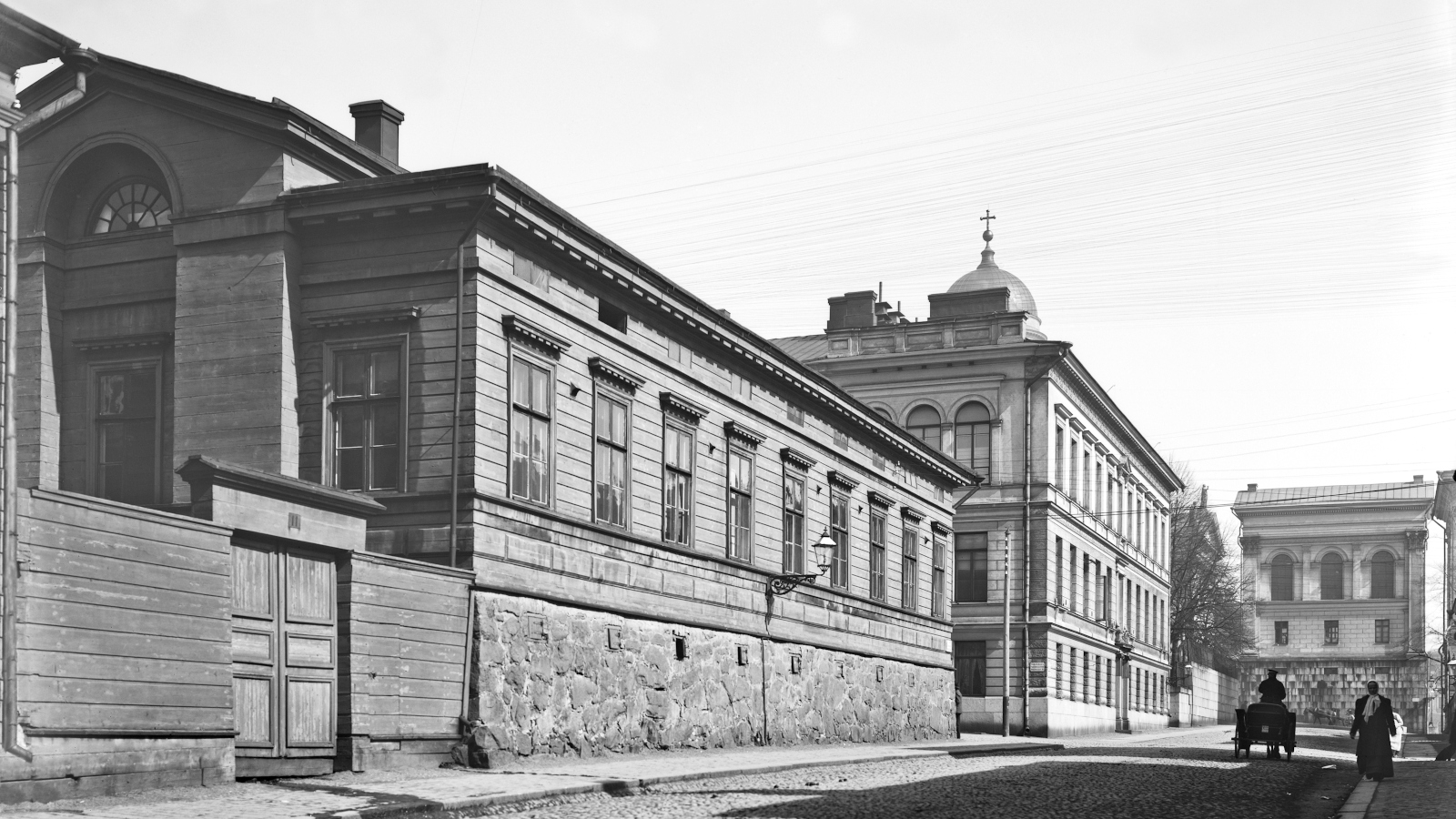 160-vuotias Helsingin kaupunginkirjasto on kasvanut 400 kirjan kansankirjastosta Suomen suurimmaksi kirjastoksi