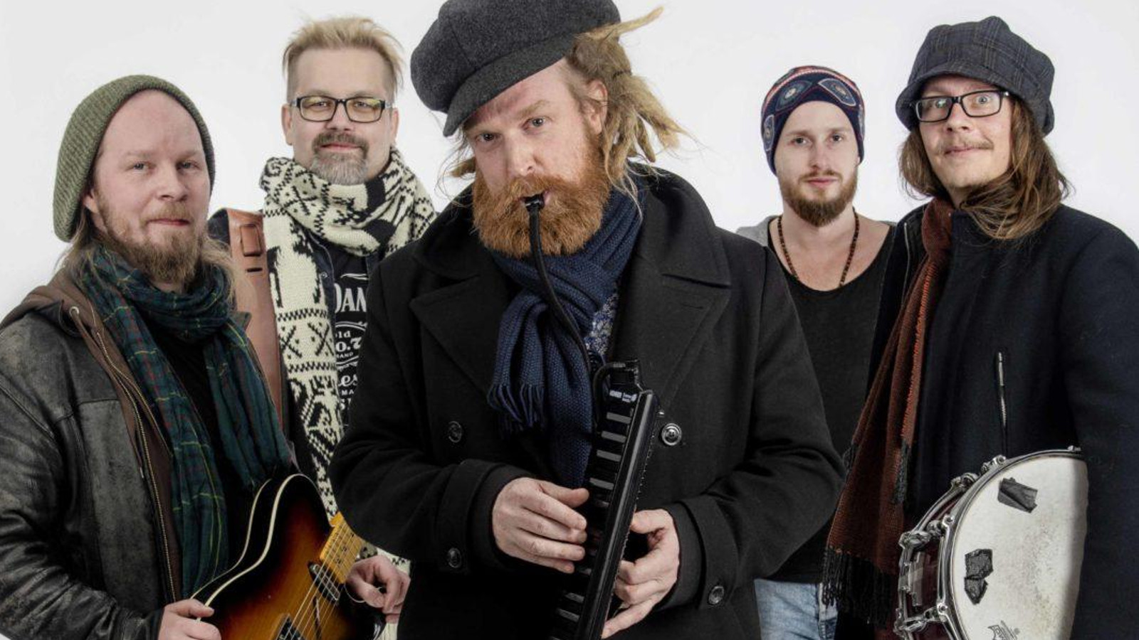 Torstai-illan pääesiintyjäksi saapuu folk reggae -yhtye The Meänland. Yhtye korvaa näin spontaanisti reggaeartisti Raappanan keikan, joka peruuntui viime hetkellä tuotannollisista syistä. Haaparannalta lähtöisin oleva The Meänland on niittänyt mainetta urallaan yli 10 vuoden ajan niin Suomessa kuin Pohjoismaissa, ja on erittäin suosittu live-esiintyjä, jonka keikat myydään nopeasti loppuun.  Festivaalista saa tänä vuonna maistiaisia myös kotikatsomosta perjantai-iltapäivän ilmaisohjelman striimauksen sekä laulaja Maria Mazzottan (IT) striimikonsertin myötä. Molemmat kokonaisuudet lähetetään maksutta Folkin Youtube-kanavan ja nettisivujen kautta. Vaikuttava tulkitsija Maria Mazzotta lähettää tervehdyksensä kotiseudultaan Etelä-Italian Apuliasta festivaalilauantain iltana.   Festivaalipuistoon on perjantai-iltapäivänä totuttuun tapaan vapaa pääsy, ja ohjelma toteutetaan tänä vuonna yhteistyössä Oulu Folk ry:n kanssa. Päälavalla esiintyvät indie folk -yhtye HietaKettu, itse tekemäänsä suomenkielistä folk-musiikkia soittava duo MAJA sekä kolmihenkinen ukuleleyhtye The Triplet.  Festivaalin laadukkaiden konserttien joukkoon lukeutuvat Celenka-trion  sekä Ilkka Heinonen Trion levynjulkaisukeikat. Celenkan musiikki yhdistelee karjalaista ja suomalaista perinnettä Balkanin rytmeihin. Ilkka Heinonen Trion musiikissa taas yhdistyvät muinaiset tanssisävelmät, afroamerikkalainen rytmimusiikki ja eurooppalainen taidemusiikki.   Ensimmäistä kertaa esiintyvä Haapavesi House Band on jo täydessä terässä; bändi ja sen tämän kesän tähtisolistit Diandra ja Johannes Vatjus valloittavat Haapaveden lauantain alkuillasta. Festivaalin päättää lauantai-iltana nykykansanmusiikkiyhtye Tsuumi Sound System, jonka dynaaminen lavakarisma ja taidokas soitanta ovat keränneet suitsutusta jo vuosien ajan. Lauantaina ensimmäistä kertaa duona esiintyvät myös viulisti-laulaja Hanni Autere ja pianisti Timo Alakotila. Ohjelmisto koostuu pääosin Autereen sävellyksistä, joissa punaisena lankana kulkee viululaulu, eli yhtäaikainen viulunsoitto ja laulamine