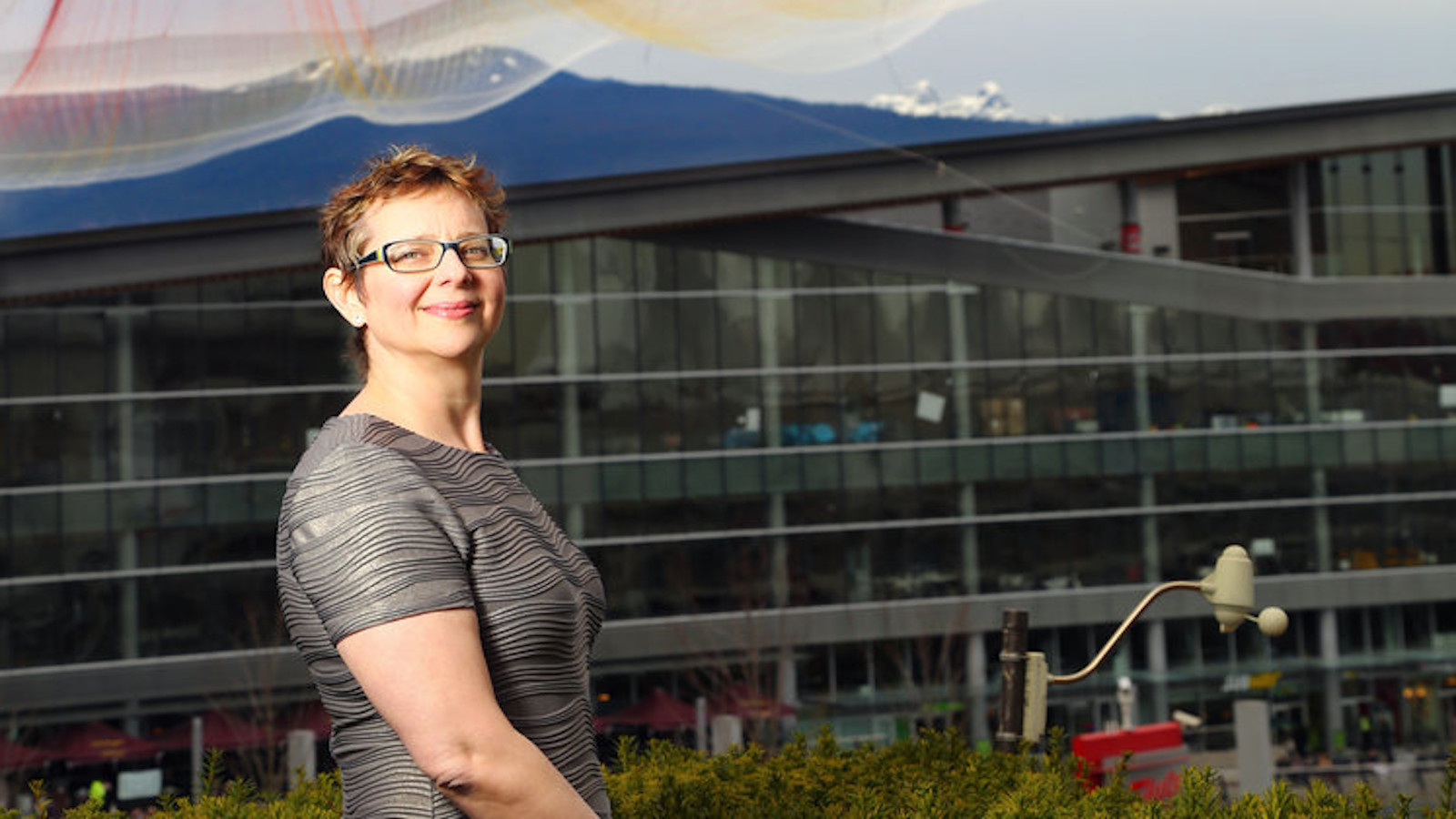 Janet Echelman (s. 1966, Yhdysvallat) toteuttaa Helsinki Biennaaliin 31.7.–31.8.2021  teoksen nimeltä "1.78".