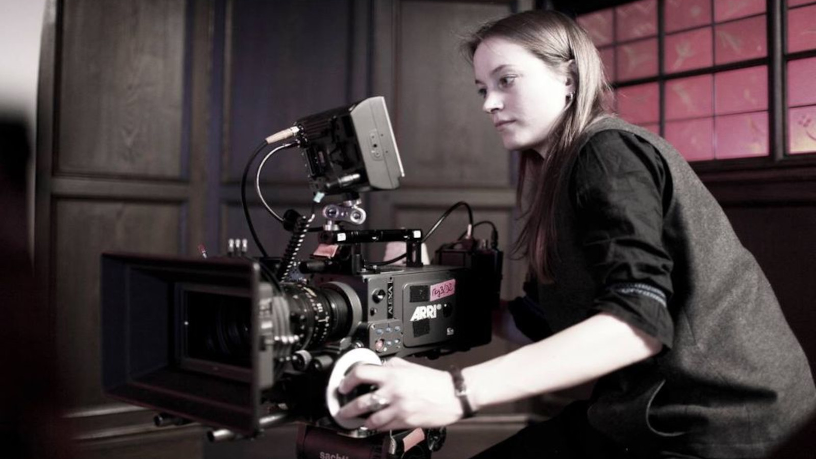 Suomalaisen Greenlit Productionsin tuottaman dokumentin Joen toisella puolen, jonka on ohjannut Antonia Kilian, on valittu European Film Avwardsin ehdokkuusäänestykseen. 