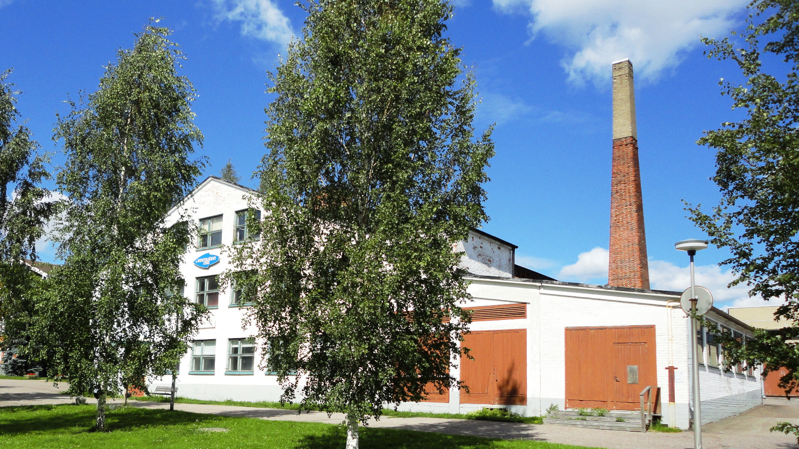 Nuutajärven lasitehdas on perustettu vuonna 1793 ja se toimi vuoteen 2014, jolloin sen tuotanto siirrettiin Fiskarsiin.