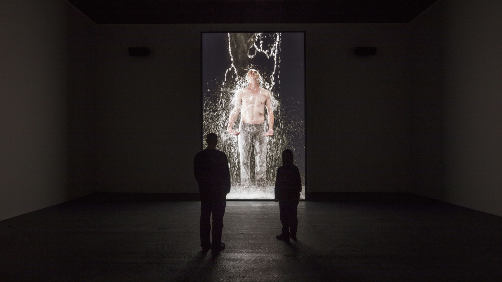Matka ja vesi toistuvat vertauskuvina Bill Violan video-teoksissa.