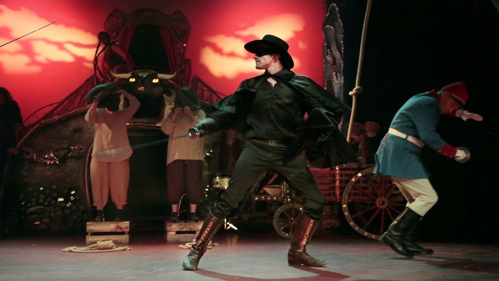 Kajaanin kaupunginteatterin Zorro-näytelmän pääosan näyttelee Jukka Peltola.