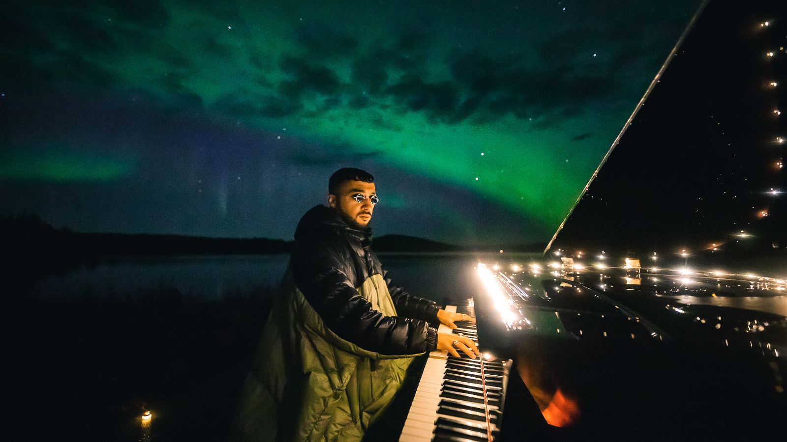 Visit Finlandin ja Visit Ylläksen kanssa yhteistyössä toteuttamassa konsertissa ranskalainen pianisti Sofiane Pamart soitti 8.9.2021 klassista musiikkia Ylläksen revontulien alla. 