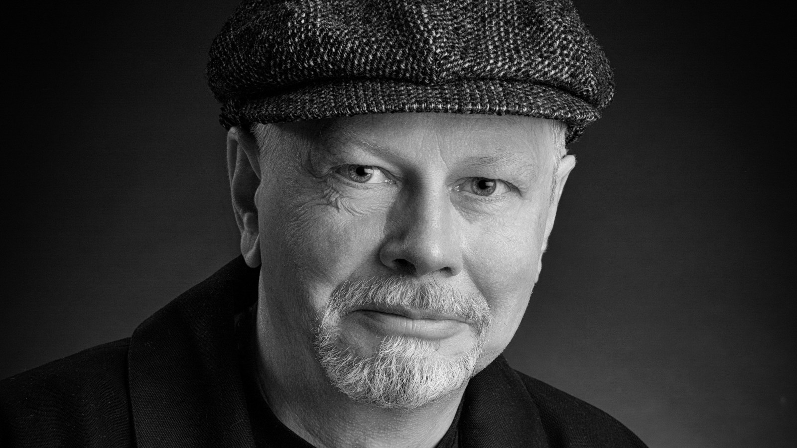 Asko Mäkelälle on myönnetty Finnfoto-palkinto 2021, joka vuosittain  myönnetään henkilölle, joka on pitkäjänteisellä työllään edistänyt merkittävästi valokuvausta ja valokuvakulttuuria Suomessa.