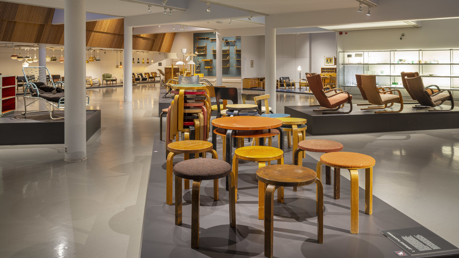 Alvar Aallon suosittu näyttely Muotoja moneksi – 30 vuotta intohimoista keräilyä -näyttely on avautunut virtuaalisena mikä tekee siitä helposti saavutettavan. 