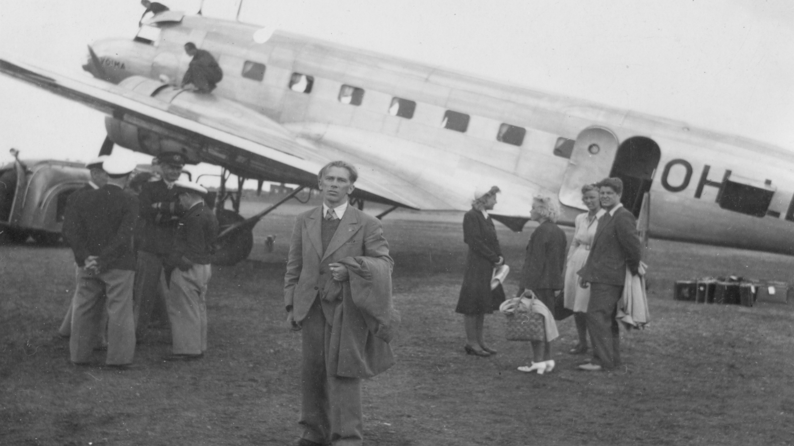 Hyvinkään kaupunginmuseon Tie taivaan sineen - Hyvinkään lentokenttä 1940–2022 -näyttelyssä on luvassa sotaa, siviililentoja ja ilmailun glamouria.