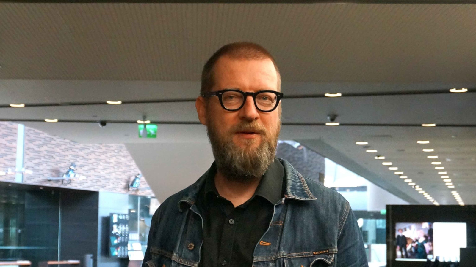 Timo Kalevi Forss (s. 1967) on helsinkiläinen tietokirjailija, toimittaja ja muusikko, joka on kirjoittanut myös Gösta Sundqvist – Leevi and the Leavingsin dynamo.
