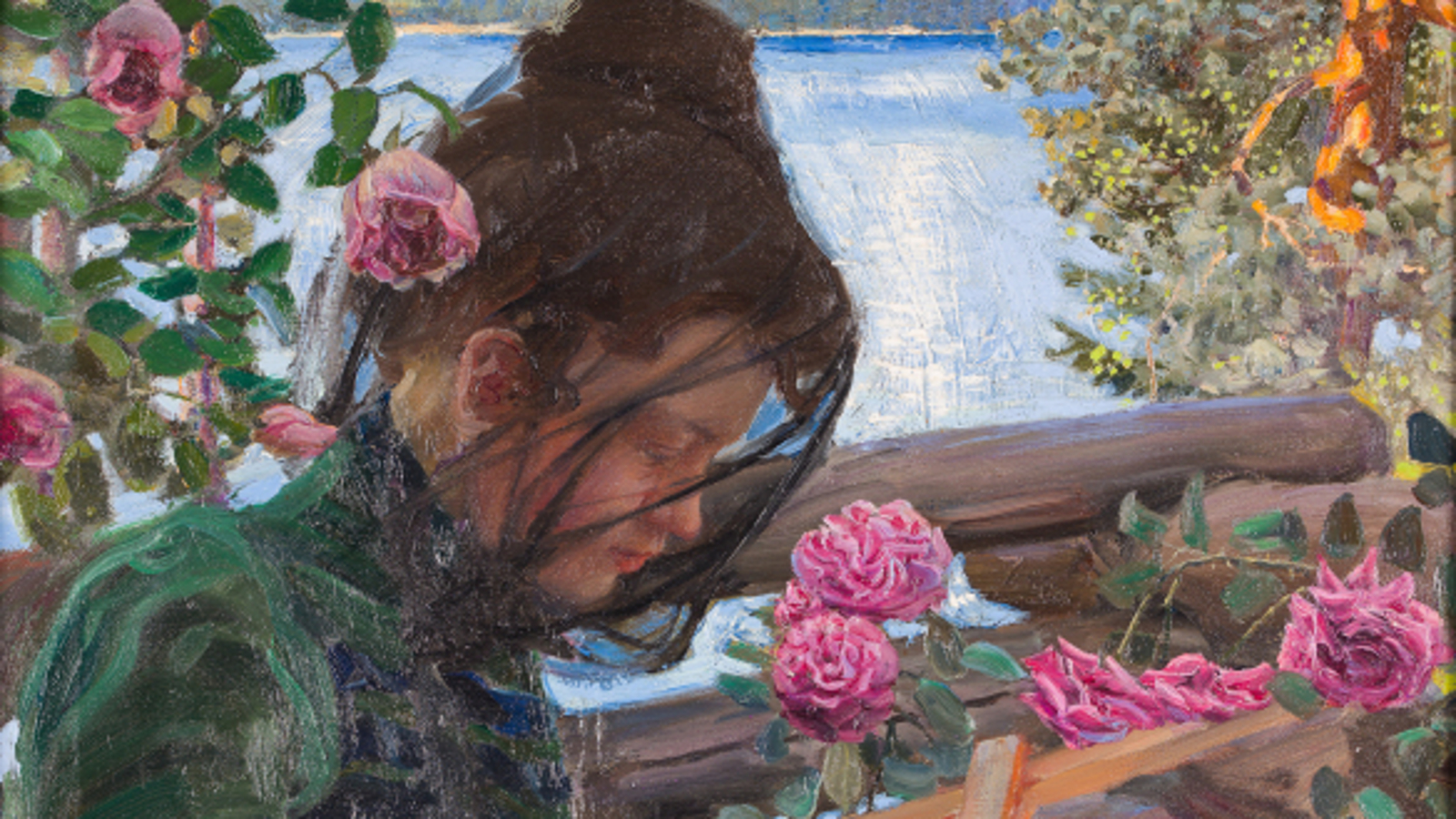 Kuvassa on Mary Gallen-Kallelan kasvot sivukuvassa. Hänellä on tummat hiukset kammattuna ylös ja harso päässään. Vieressä näkyy ruusuja ja puutarhaa.