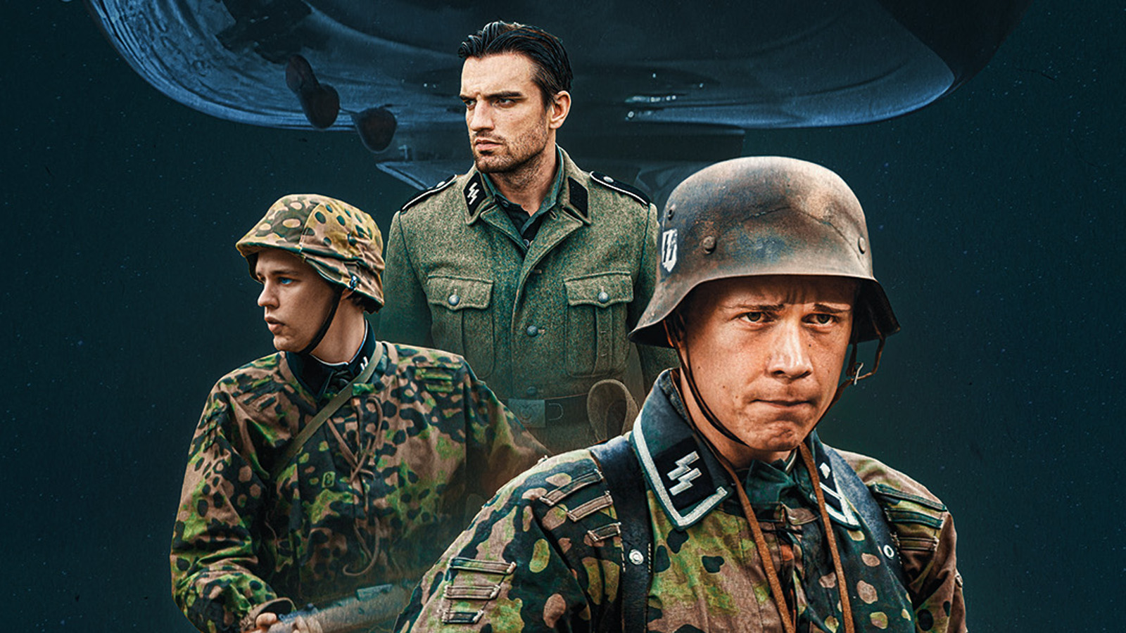 Kuvassa on osa julisteesta ja kolme sotilasta, jotka katsovat eri suuntiin puolivartalokuvassa kypärät päässään