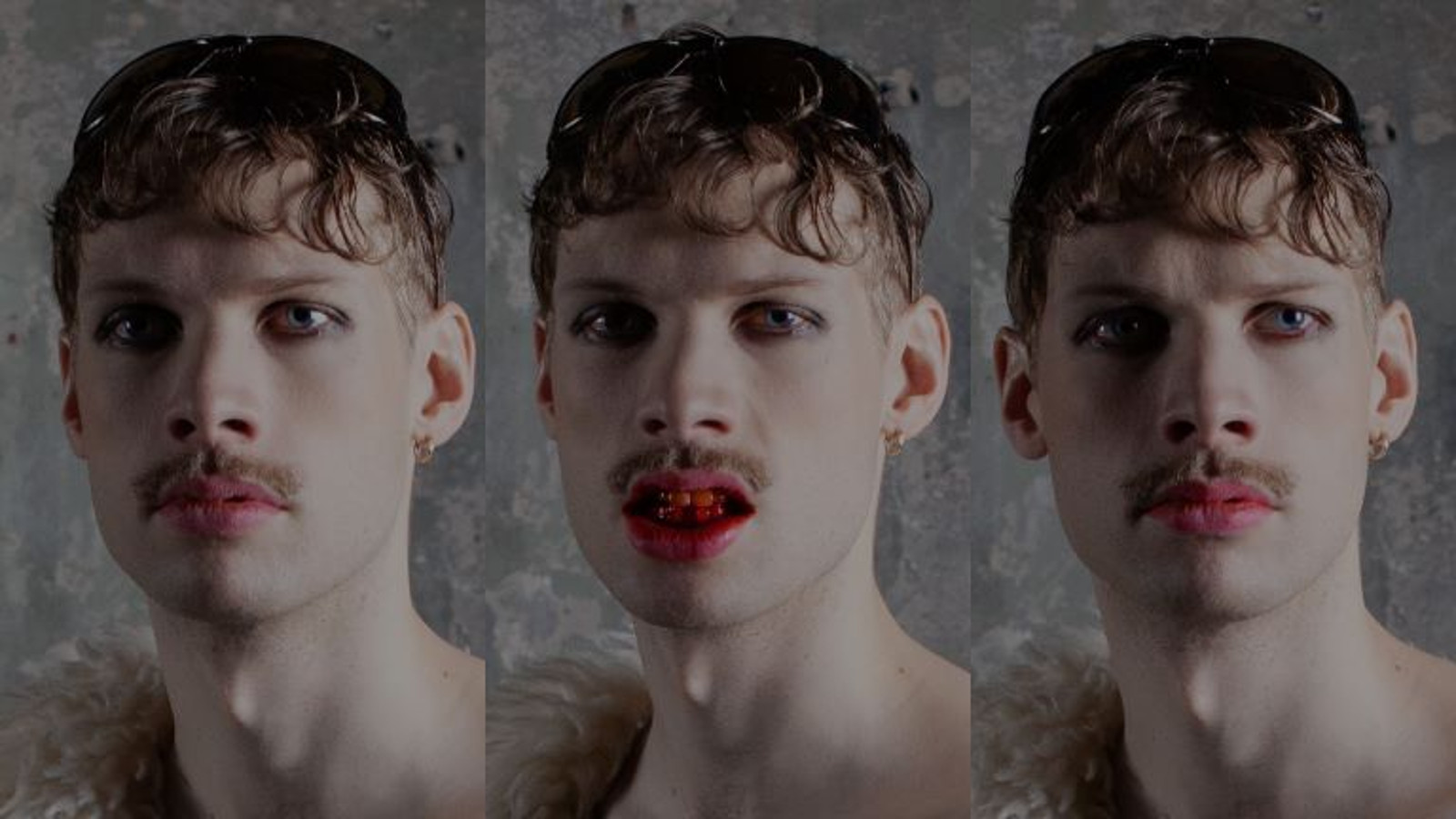 Kuvassa on kolme nuoren miehen kasvokuvaa ja niissä on oikeassa katse vasemmalle, keskellä katse keskelle ja kieli näkyy hieman, ja oikealla se katse oikealle.  Miehellä on punaista huulipunaa ja pienet viikset.