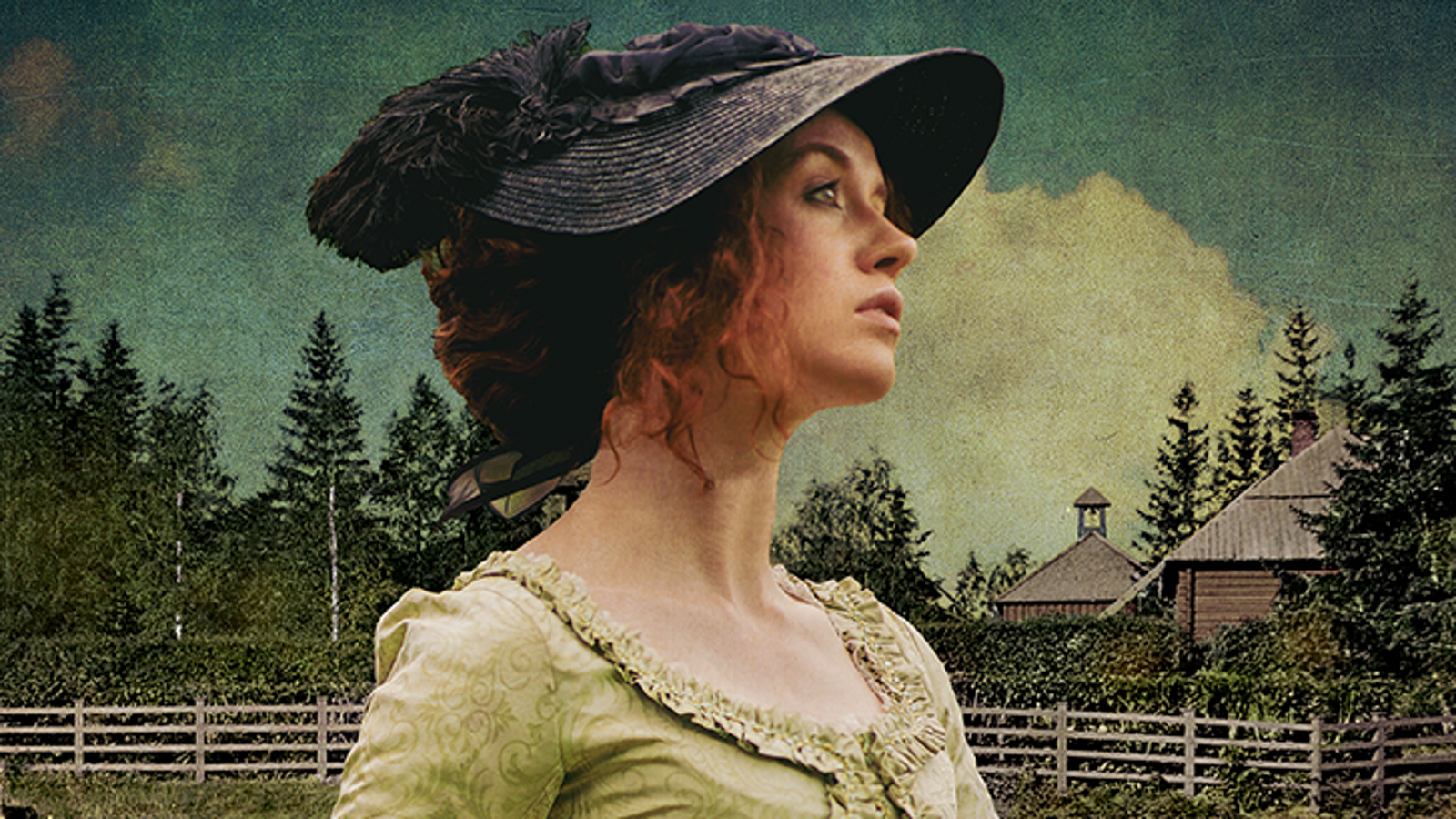Kuvassa on nainen sivuttain puolivartalokuvassa ja hänellä on tumman harmaa lierihattu. Taustalla on vihreätä maisemaa sekä harmaata aitaa ja puiden takaa näkyy harmaita kattoja.