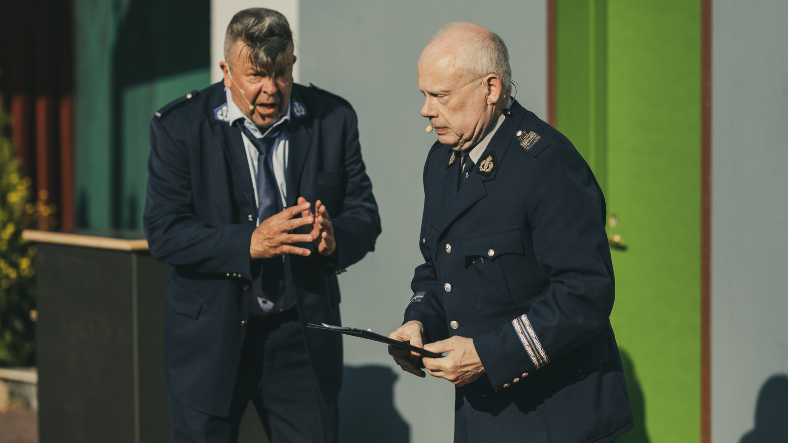 Kuvassa ovat vasemmalla Reinikainen ja oikealla kaljupäinen Rautakallio puolivartalokuvassa.