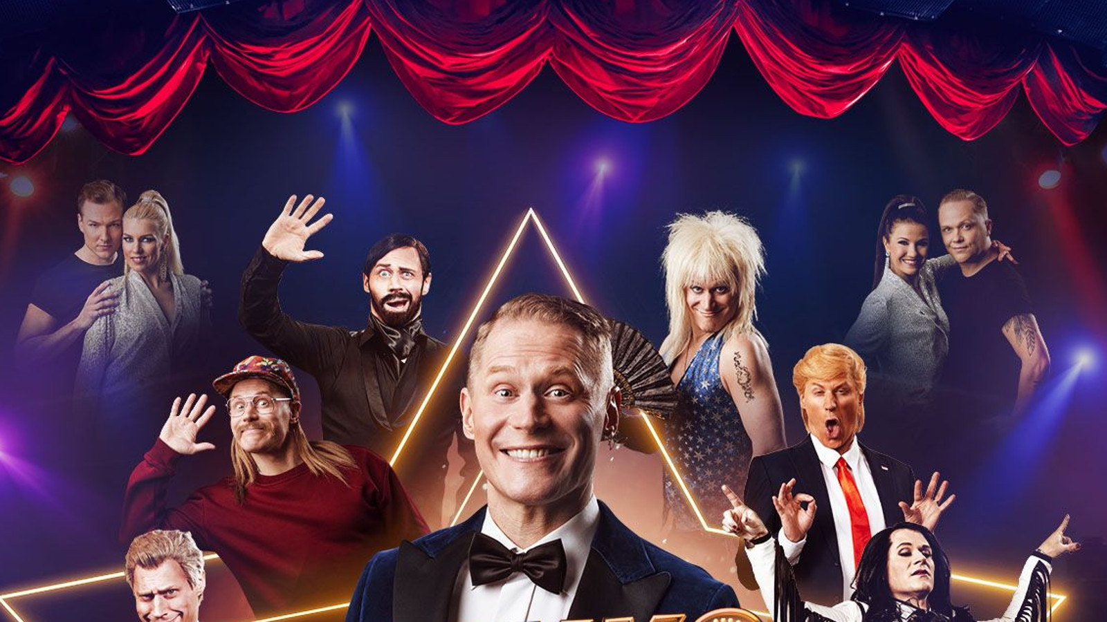 Kuvassa on ylhäällä punaisen esiripun reunaa ja alapuolella tummalla pohjalla eri imitaatiohahmojen pieniä kuvia kuten Kaija Koo, Michael Monroe, Sauli Niinistö jne. Keskellä on puolivartalokuva Jarkko Tammisesta.