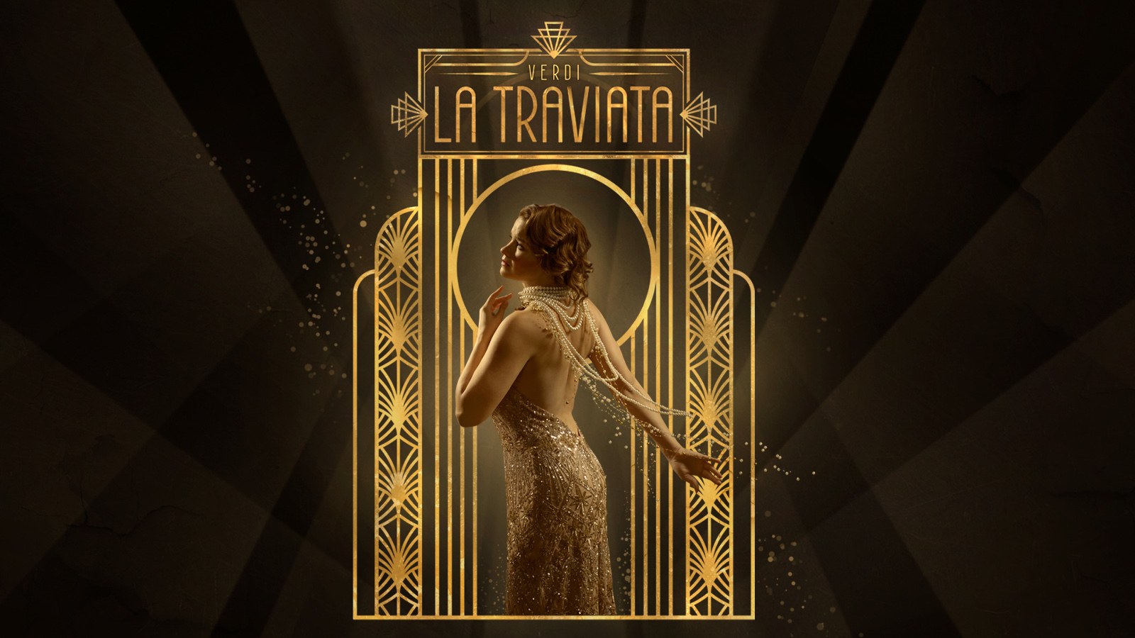 Kuvassa on kultainen sermi, jossa on kuvioita ja ylhäällä lukee La Traviata. Sen alapuolella on Marjukka Tepponen on sivuttain tyköistuvassa pitkässä mekossa. Molemmilla reunoilla on mustaa.