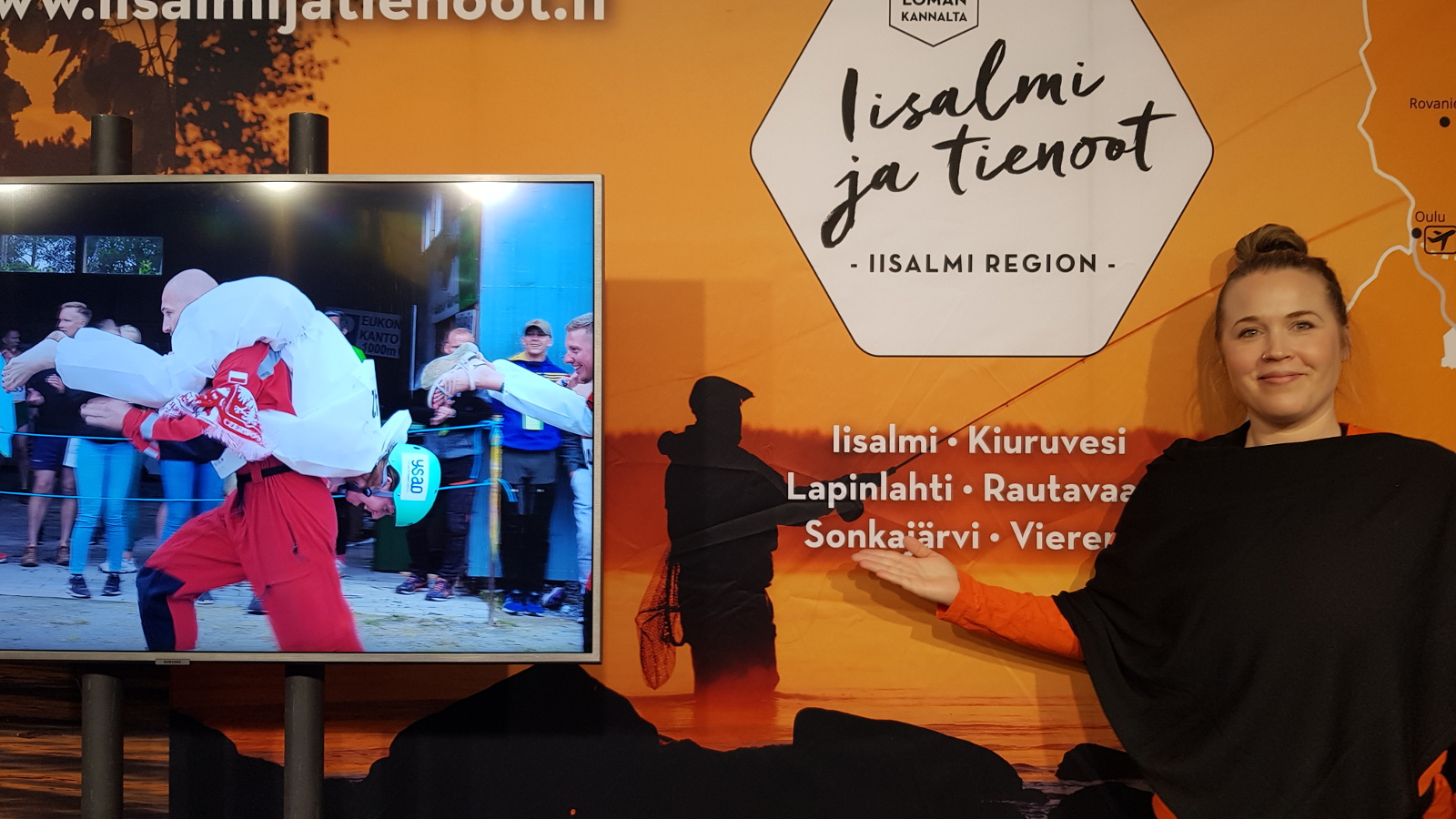Maija Parviainen esittelee Lapinlahtea ja Eukonkannon kisat näkyvät videolla. Kuva: cc-by-sa Amusa.fi