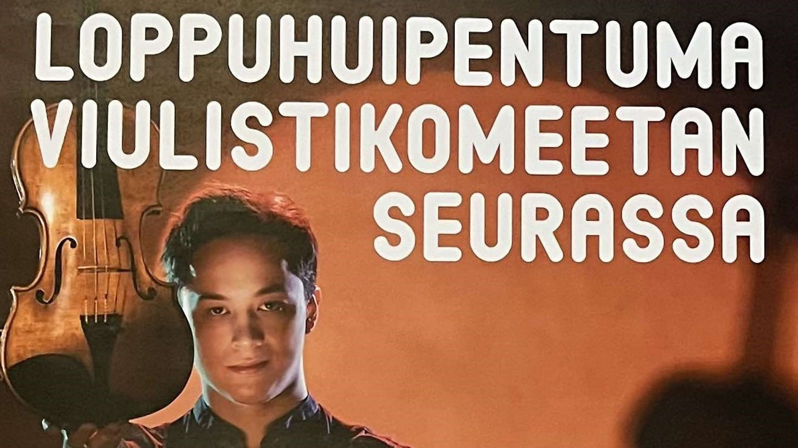 Kuvassa on ylhäällä teksti Loppuhuipentuma laulajakomeetan seurassa valkoisin isoin kirjaimin.  Alla on nuoren miehen kasvokuva. Tausta on ruskea.