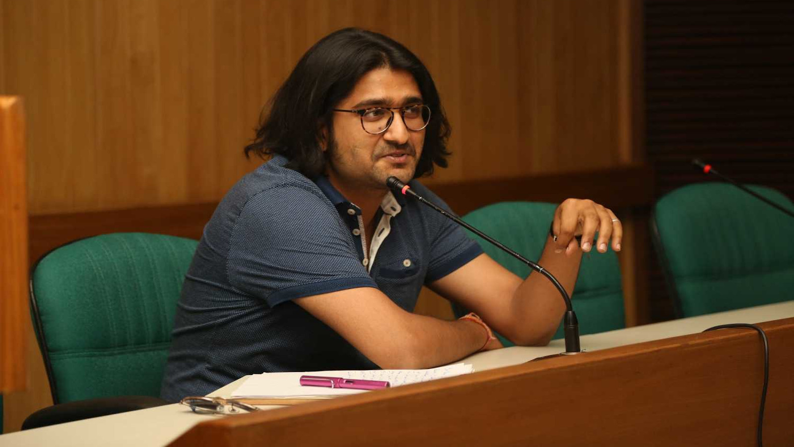 Rahul Jain on ohjannut elokuvasäätiön tukeman elokuvan Invisible Demons, joka on valittu Cannesin festivaalin 2021 ohjelmistoon.