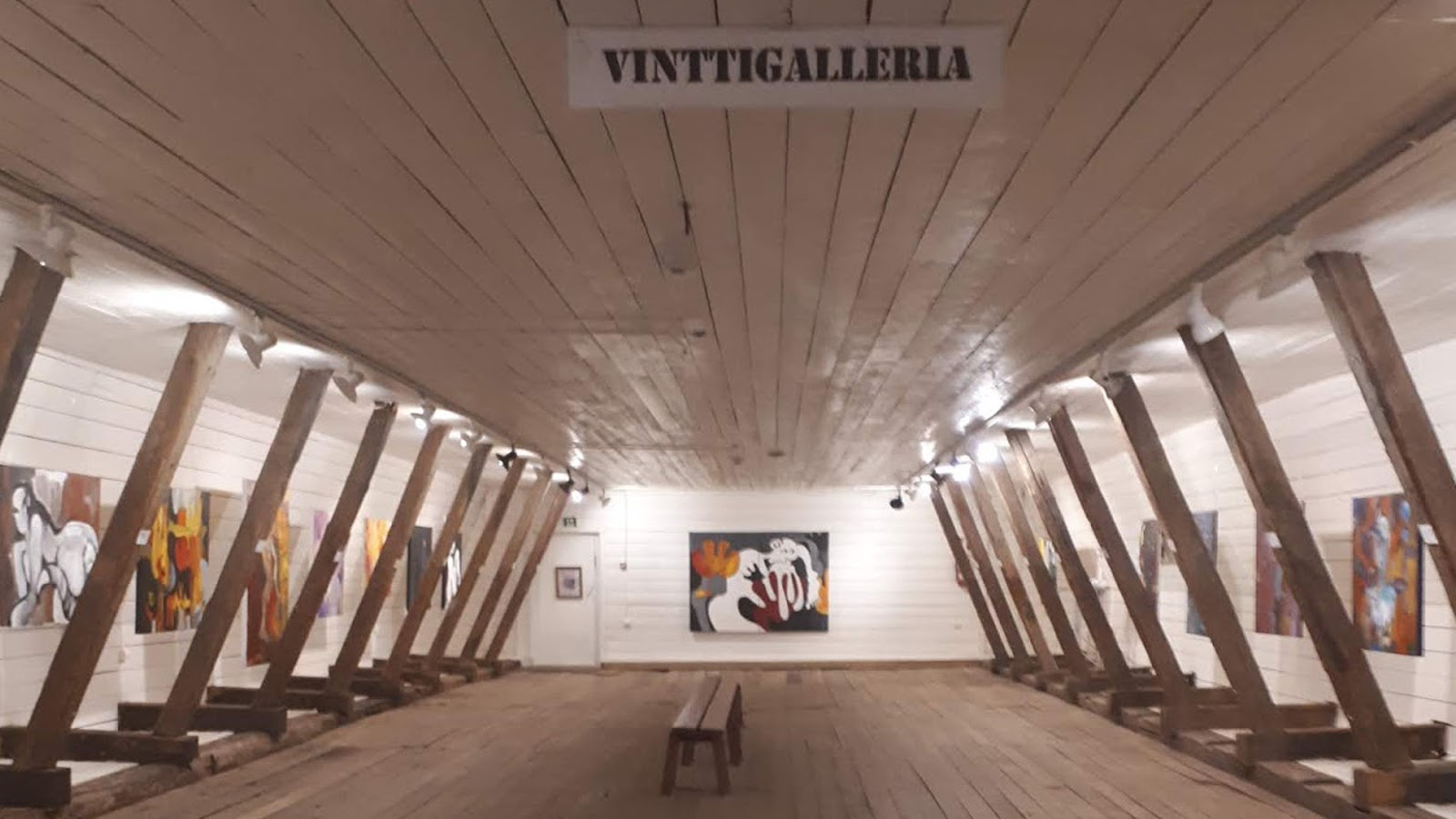 Vinttigalleria Wanhan navetan vintillä