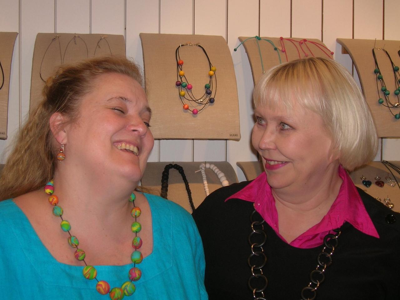 Iloiset naiset Maaria Karpo ja Pauliina Aarikka: Maarian tori on tuotevalmis. Kuva: Anja Kuoppa CC BY-SA.