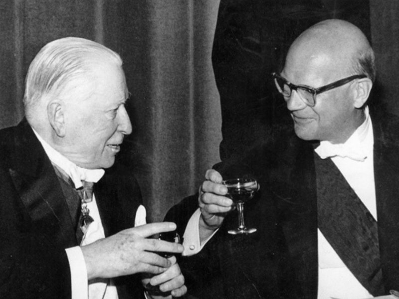 Amos Anderson ja presidentti Urho Kekkonen Amoksen 80-vuosipäivänä. Kuva: Amos Andersonin taidemuseo