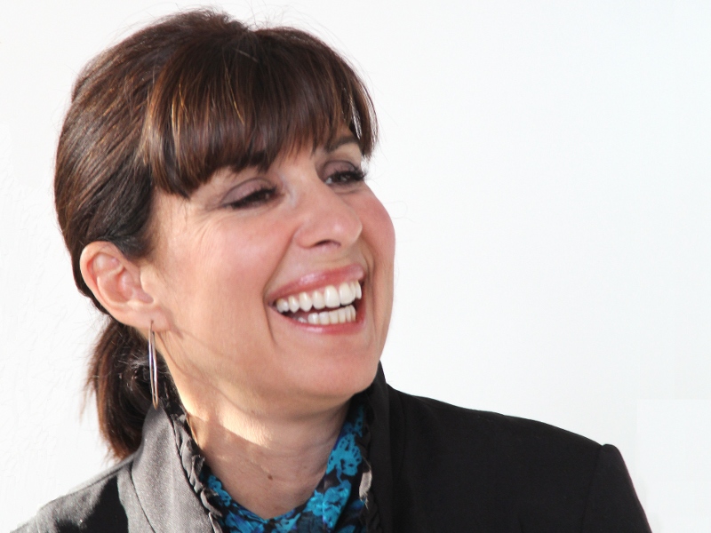 Kirjailija Cecilia Samartin 