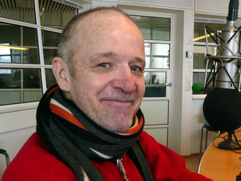 Näytelmäkirjailija, ohjaaja Esko Janhunen. Kuva: YLE / Juha Mäntykenttä