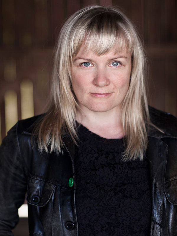 Kati Hiekkapellon esikoisdekkari Kolibri englanniksi.