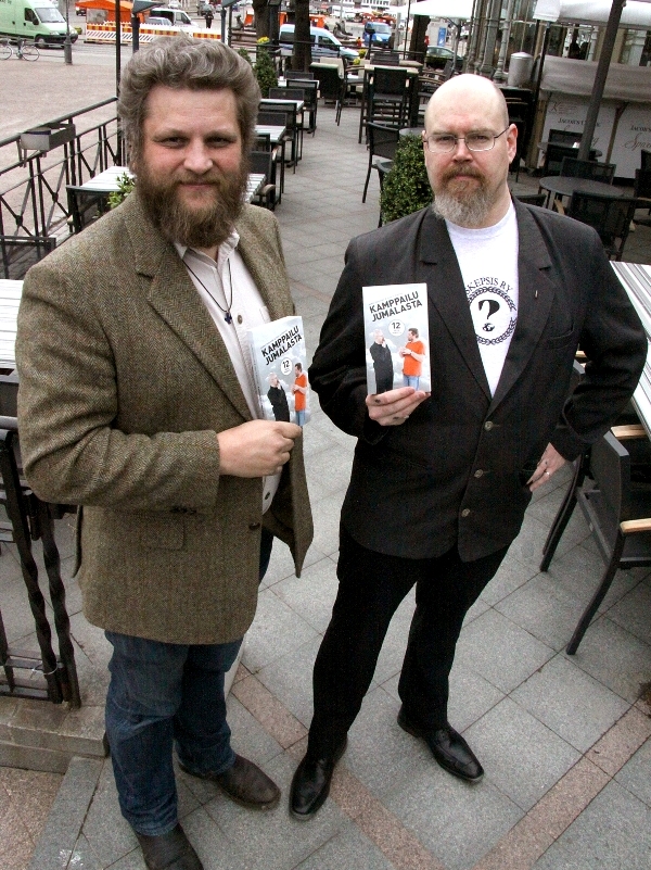 Tietokirjailijat Jaakko Heinimäki & Jussi K. Niemelä.<br />
Kuva: Helsinki-kirjat.