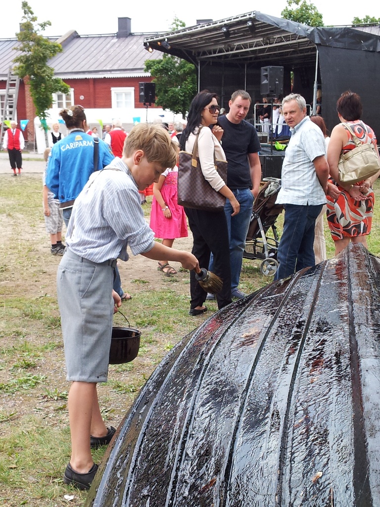 Linnoituksen Yö 2011 - Tervaa myytävänä! Kuva: CC BY-SA 2.0: Niiranen.fi.