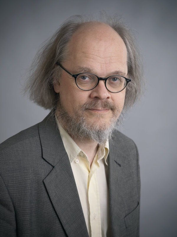 Kirjailija Eero Ojanen. Kuva: Esko Jämsä.