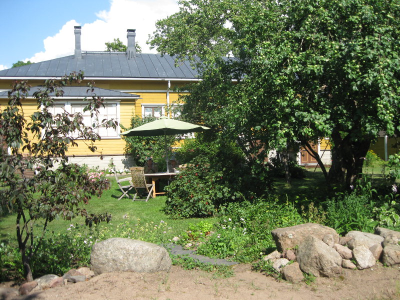 Hamina, Pakkalan talon pihaa