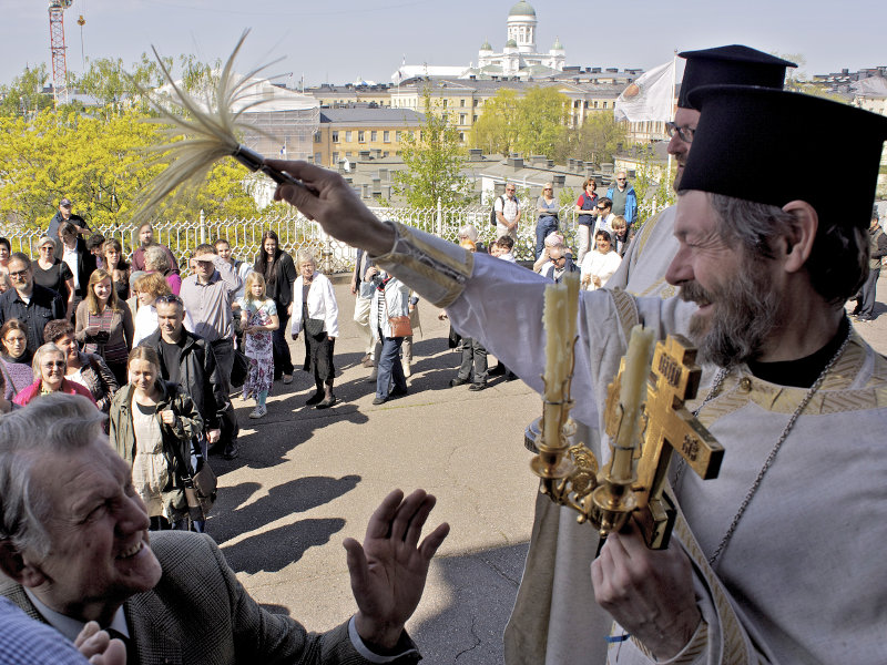 Pastori Mikko Leistola ja ristisaatto