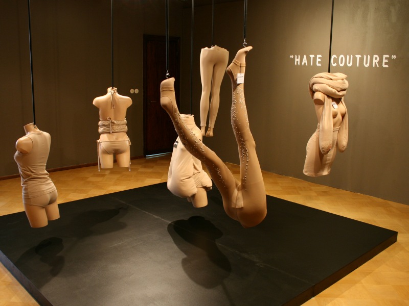 Tärähtäneet ämmät: Hate coiture