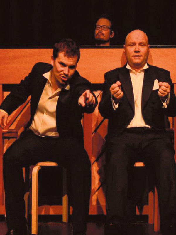 The Fabulous Bäckström Brothers. Kuvassa Veljekset Jouni (vas.) ja Petri Bäckström ja takana säestäjä Jukka Nykänen. Kuva: Topias Toppinen