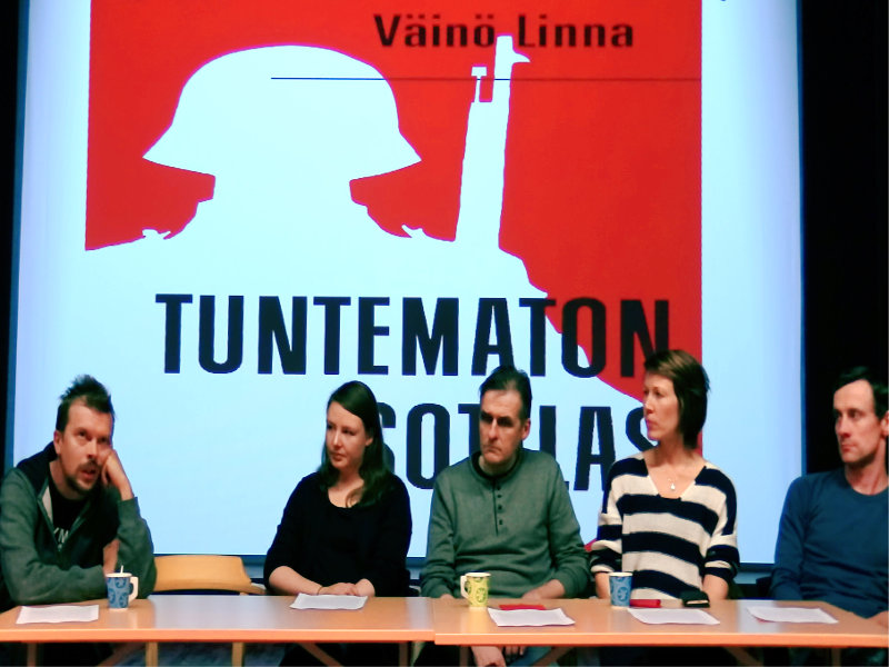 Kuvassa Juha Luukkonen, Sinikka Isoniemi, Seppo Kaisanlahti, Hanna Gibson ja Jukka Peltola. Kuva: Kajaanin kaupunginteatteri 