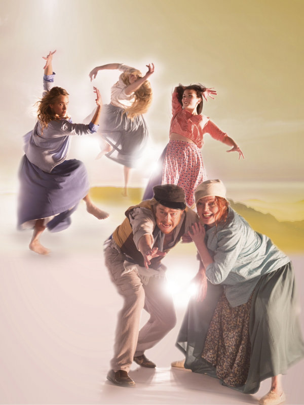 Kuvassa Miila Virtanen, Petra Ahola, Maria Lund, Ola Tuominen ja Petra Karjalainen. Kuva: Kari Sunnari.</p>
<p>