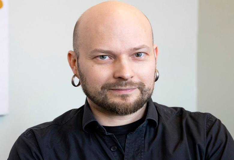 Suomen taideakatemian vuoden 2019 palkinnonsaaja Aaron Heino. 