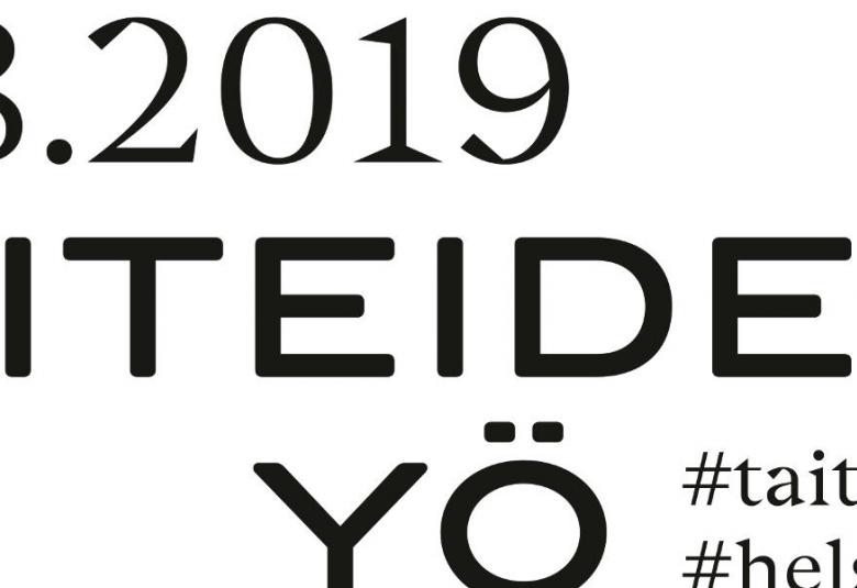 Kuva on Helsingin juhlaviikkojen taiteiden yön julisteesta.  Kuvassa valkoisella pohjalla  mustalla teksti 15.8.2019 Taiteiden yö ja oikeassa alakulmassa pienellä taiteidenyö30 ja sen alla juhlaviikot.