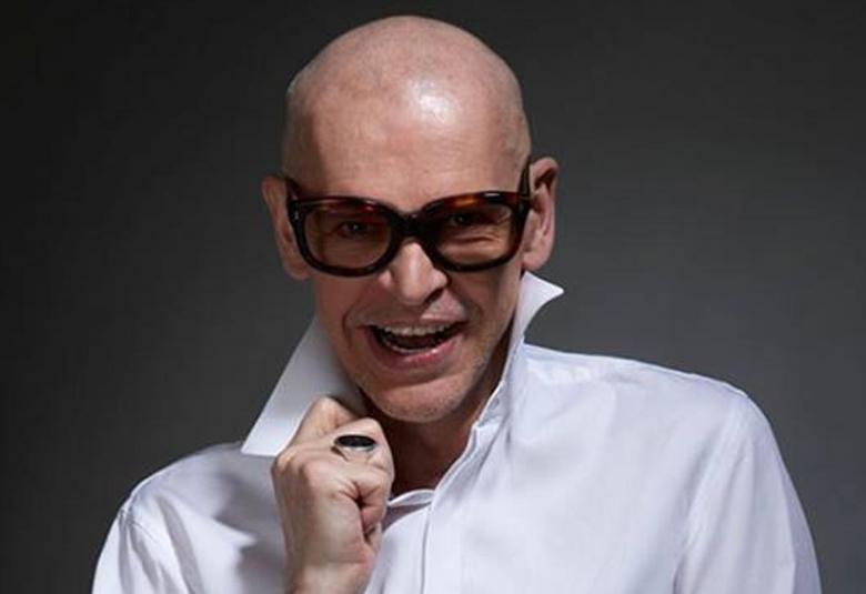 Uotisen kuuluisa ”ei huono!” -lausahdus on peräisin hänen Ranskan vuosiltaan. ”Suora käännös pas mal! -huudahduksesta sai toisenlaisen painotuksen minun sanomanani. Kuulen sitä kadulla päivittäin.”