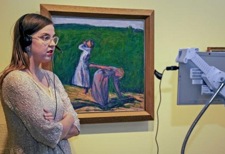 HAMin opas Satu Sipilä sai kotihoidon asiakkailta kehuja rauhallisesta ja selkeästä opastuksesta. Kuva: Virpi Peltola 