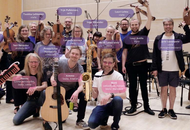 Mikkelin kaupunginorkesteri ja Orffit julkaisevat lastenlevyn Kuvassa on lastenorkesteri Orrfit ja Mikkelin kaupunginorkesteri.  Kuvassa on pienet ruudut jokaisen kohdalla ja niissä on soittajan nimi ja instrumentti, jota soittaa.  Laulajilla mainitaan myös laulu. Kaikki ovat Mikaelissa ja ovat rennosti pukeutuneita ja seisovat vilkuttaen soitintensa kanssa.