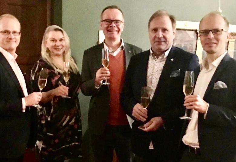 Kuvassa vasemmalta alkaen: Antti Karlqvist, Päivi Paappanen, Pasi Vainio, Mika Kotilainen, Arto Tuokko 