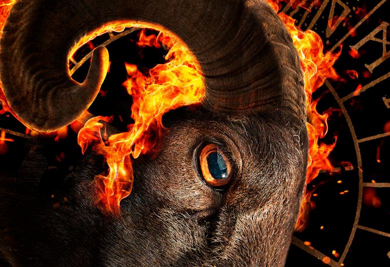 Kuvassa on osa Karjalan jumalat -kirjan kannesta ja siinä on harmaa kuvio yksisarvisesta ja taustalla tulenlieskaa.