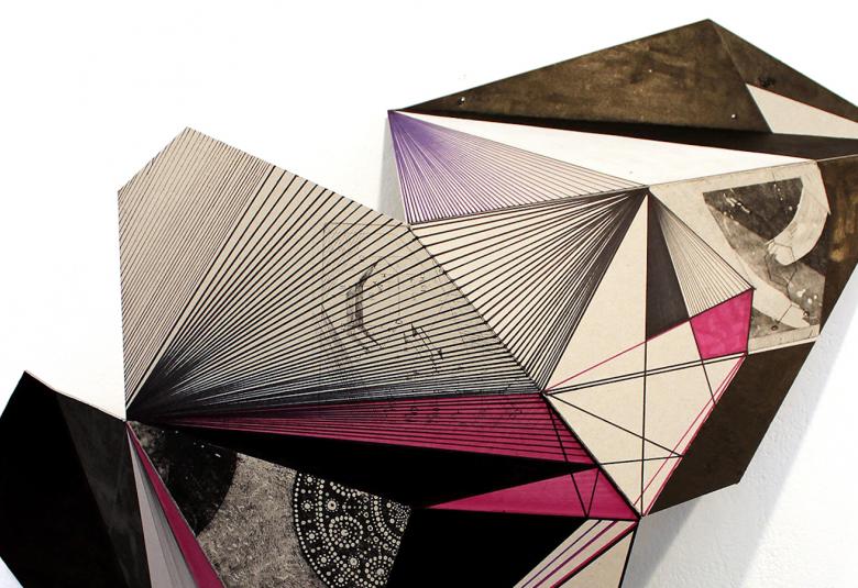 Kuvassa on Kukka Pitkäsen abstrakti teos.  