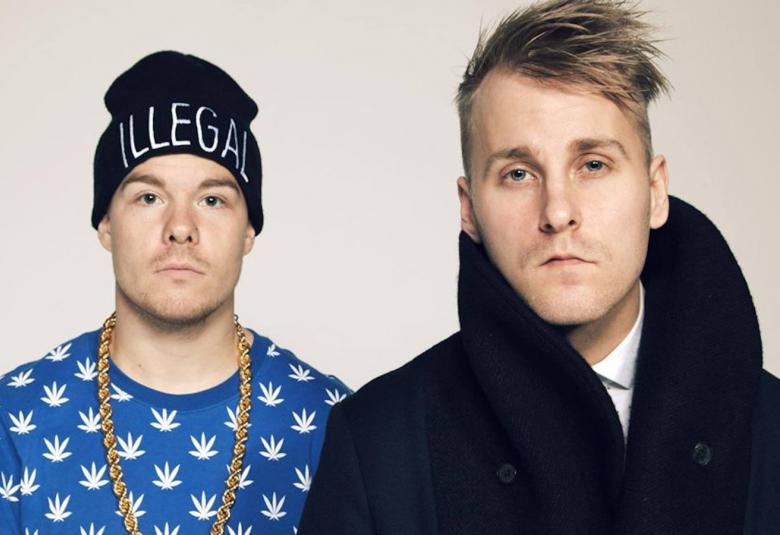 Kuvassa ovat JVG.n Jare ja VilleGalle.