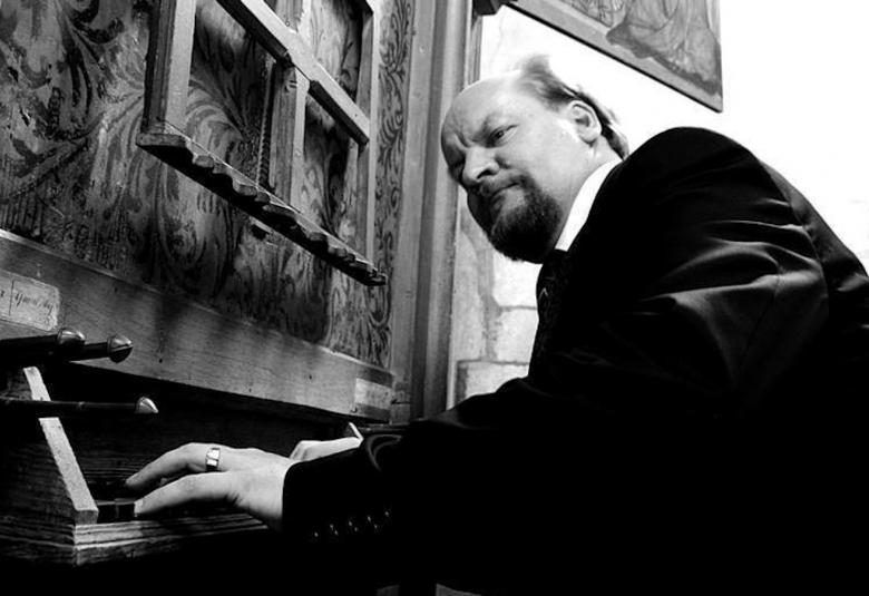 Kalevi Kiviniemi on maailman johtavia urkutaiteilijoita. Hän on levyttänyt uransa aikana lähes 200 levyä ja pitänyt yli 2000 konserttia eri puolilla maailmaa. Hän on Suomen musiikinhistorian ensimmäinen konserttiurkuri, joka on konsertoinut ilman sivutoimia. Viime vuosien aikana hän on esiintynyt muun muassa Moskovan Tšaikovski-salissa, Leipzigin Gewandhausissa, Yhdysvalloissa ja Kanadassa sekä orkesterin solistina Etelä-Koreassa ja Japanissa. Kiviniemi on myös viimeinen suomalainen, joka konsertoi Pariisin